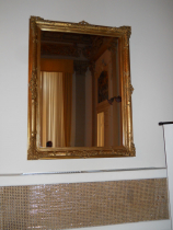Uno degli specchi donati da Di Bari